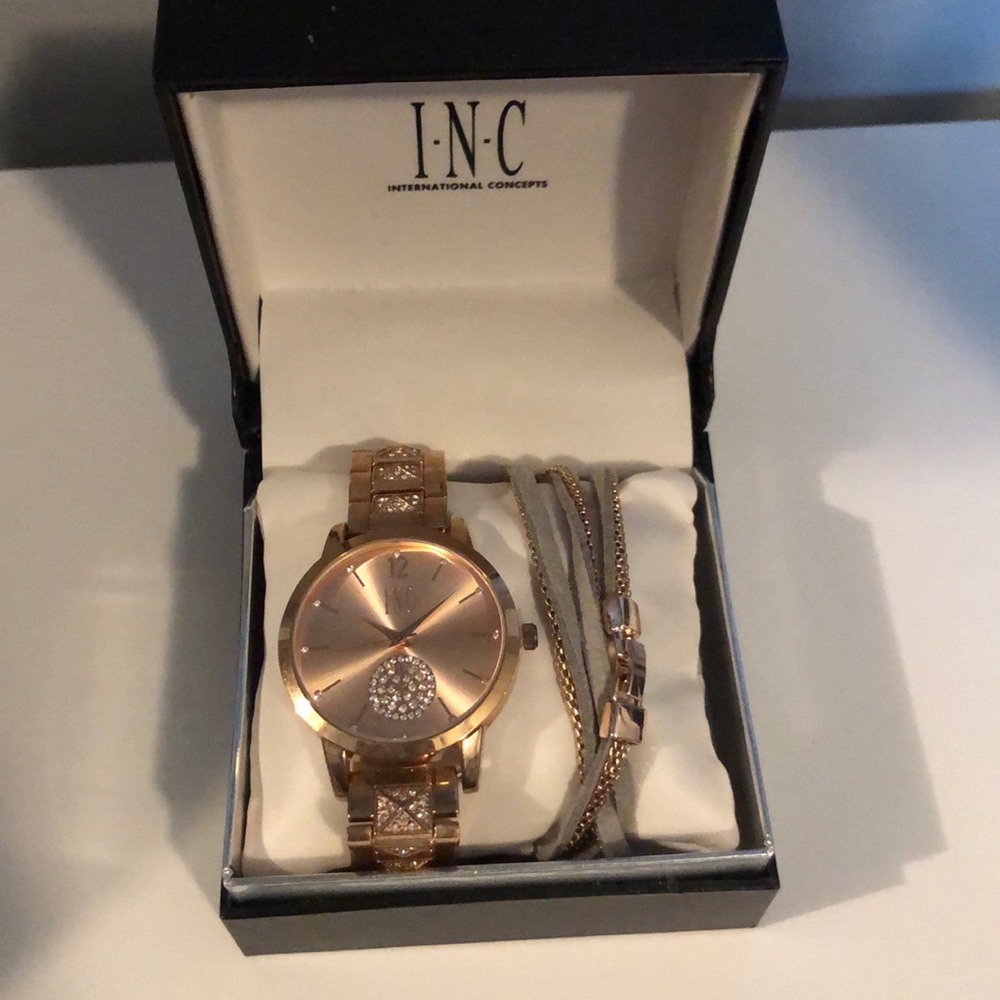 Watch Set - Picture 2 of 2